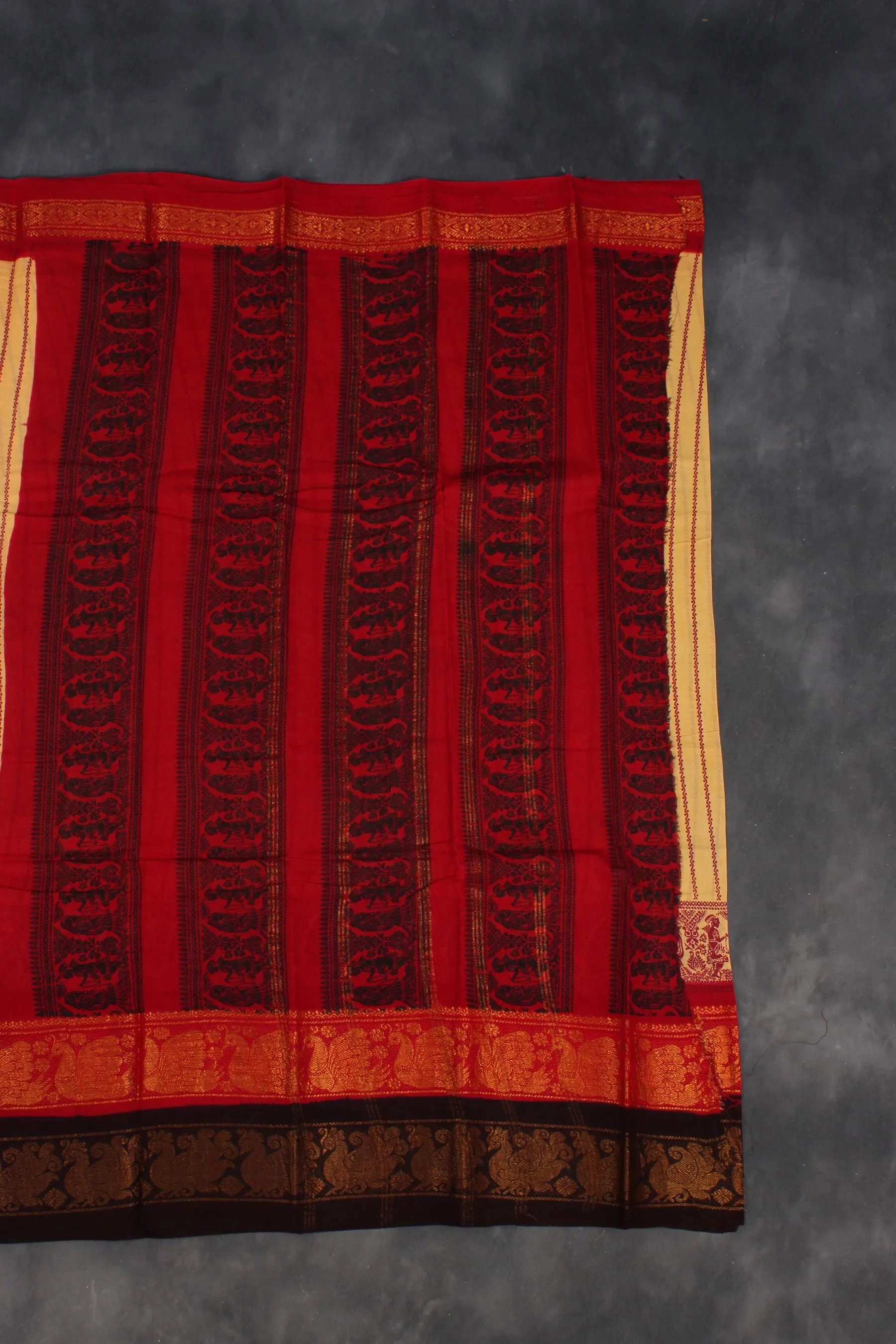 Madurai Sungudi Cotton Saree - Finesse & Tradition in Every Thread