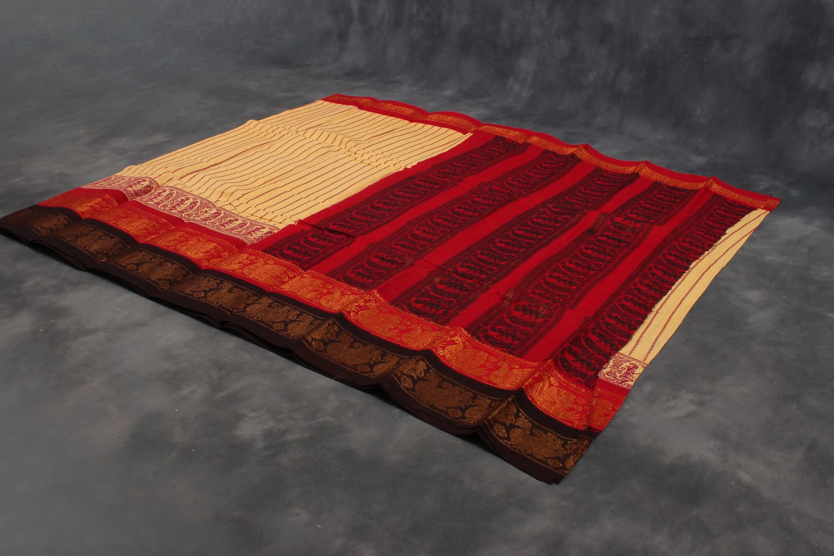 Madurai Sungudi Cotton Saree - Finesse & Tradition in Every Thread