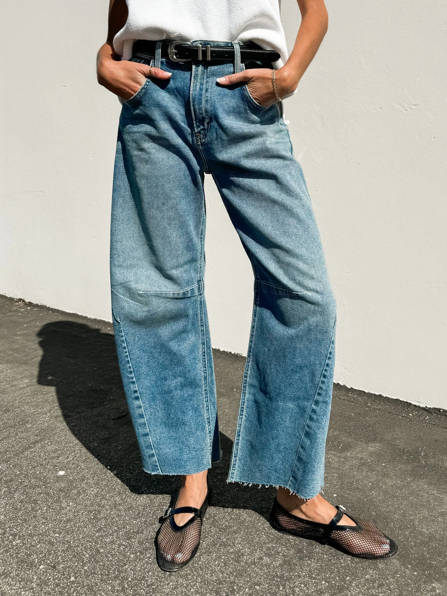 Trendsetter Barrel Jeans in Med Wash